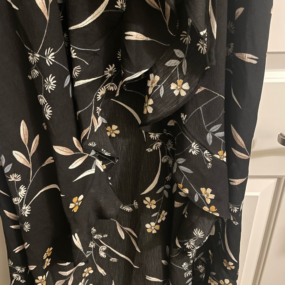 Wild Winds Black Floral Print High-Low Wrap Dress - Picture 4 of 9